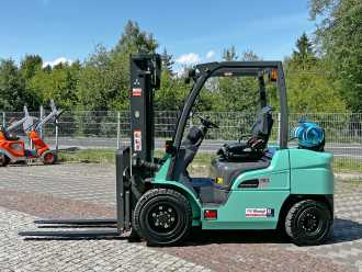 Használt targonca MITSUBISHI FG30N GAS VIERRADFRONTSTAPLER (13005107)