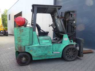 Használt targonca MITSUBISHI FGC70K Kompaktstapler GAS VIERRADFRONTSTAPLER (12967219)