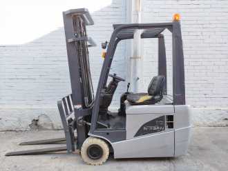 Használt targonca NISSAN 1N1L18Q ELEKTRO DREIRADFRONTSTAPLER (13075153)