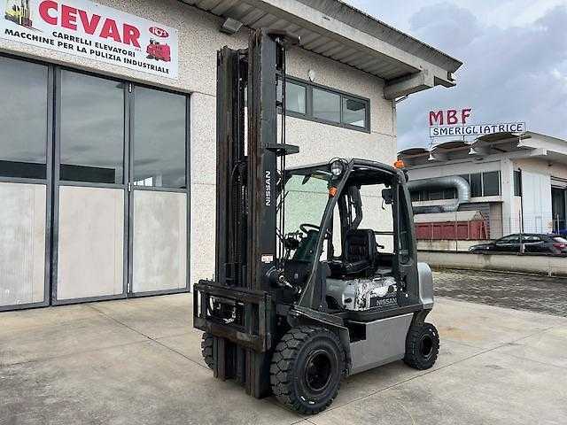 Használt targonca NISSAN DX25 DIESEL VIERRADFRONTSTAPLER (13075010)