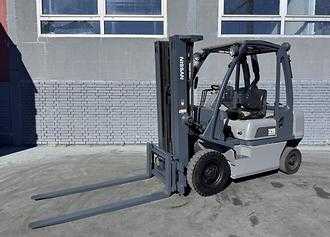 Használt targonca NISSAN FD02A25Q DIESEL VIERRADFRONTSTAPLER (13073716) backdrop