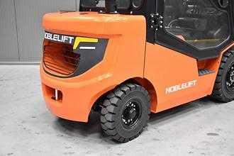 Használt targonca NOBLELIFT CPCD25 4800 DIESEL VIERRADFRONTSTAPLER (13072862)