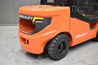 Használt targonca NOBLELIFT CPCD38 5500 DIESEL VIERRADFRONTSTAPLER (13072869)