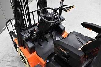 Használt targonca NOBLELIFT CPD18 A ELEKTRO VIERRADFRONTSTAPLER (13072371)
