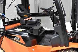 Használt targonca NOBLELIFT CPD25 A 4800 ELEKTRO VIERRADFRONTSTAPLER (13072898)