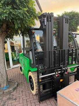 Használt targonca NOBLELIFT FE4P50Q ELEKTRO VIERRADFRONTSTAPLER (13072090)