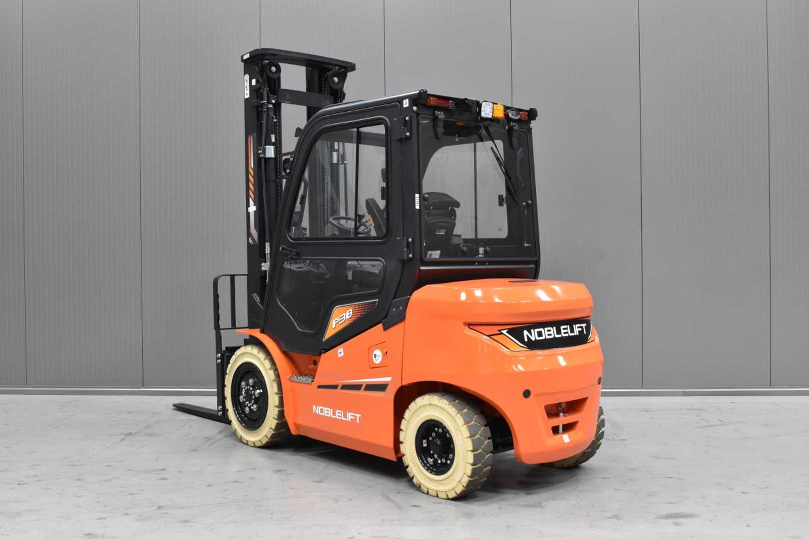Használt targonca NOBLELIFT FEP 38 P /K801373/ ELEKTRO VIERRADFRONTSTAPLER (13069662)