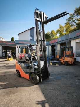 Használt targonca TOYOTA 02-8 FGF 18 GAS VIERRADFRONTSTAPLER (13070550)