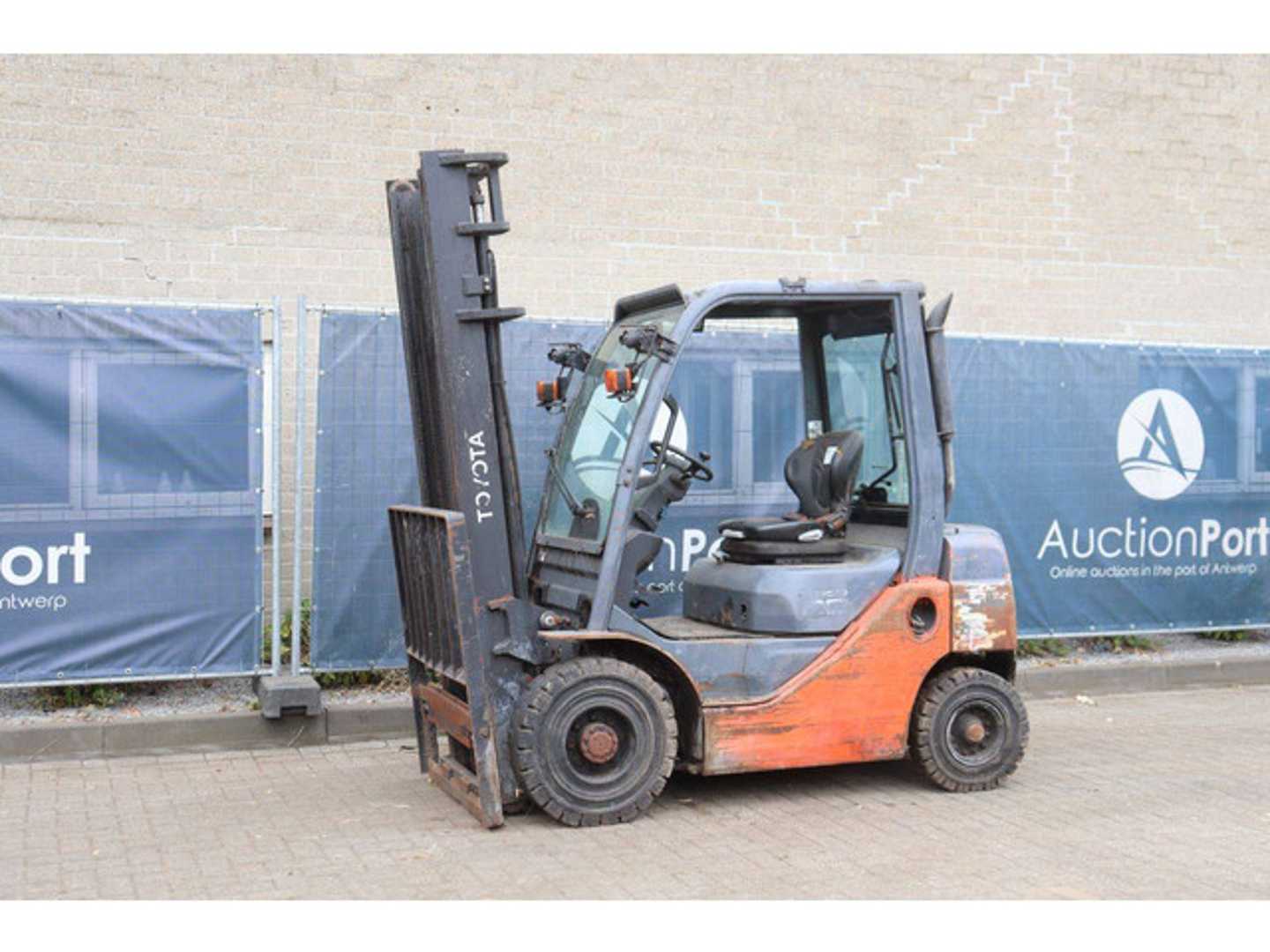 Használt targonca TOYOTA 02-8FDF20 DIESEL VIERRADFRONTSTAPLER (13062925)