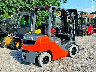 Használt targonca TOYOTA 02-8FDF25 GAS VIERRADFRONTSTAPLER (13064266)
