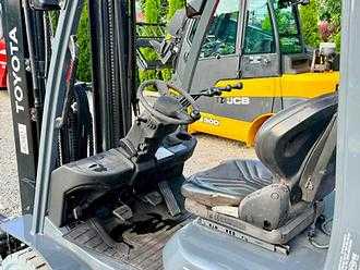 Használt targonca TOYOTA 02-8FDF25 GAS VIERRADFRONTSTAPLER (13064266)