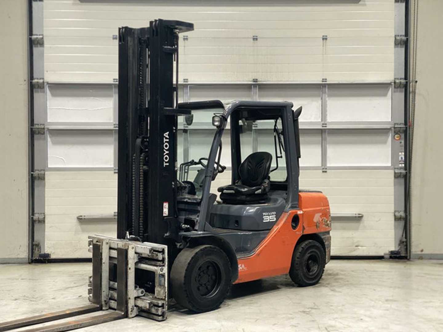 Használt targonca TOYOTA 02-8FDJF35 DIESEL VIERRADFRONTSTAPLER (13050302)