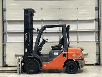 Használt targonca TOYOTA 02-8FDJF35 DIESEL VIERRADFRONTSTAPLER (13050302)