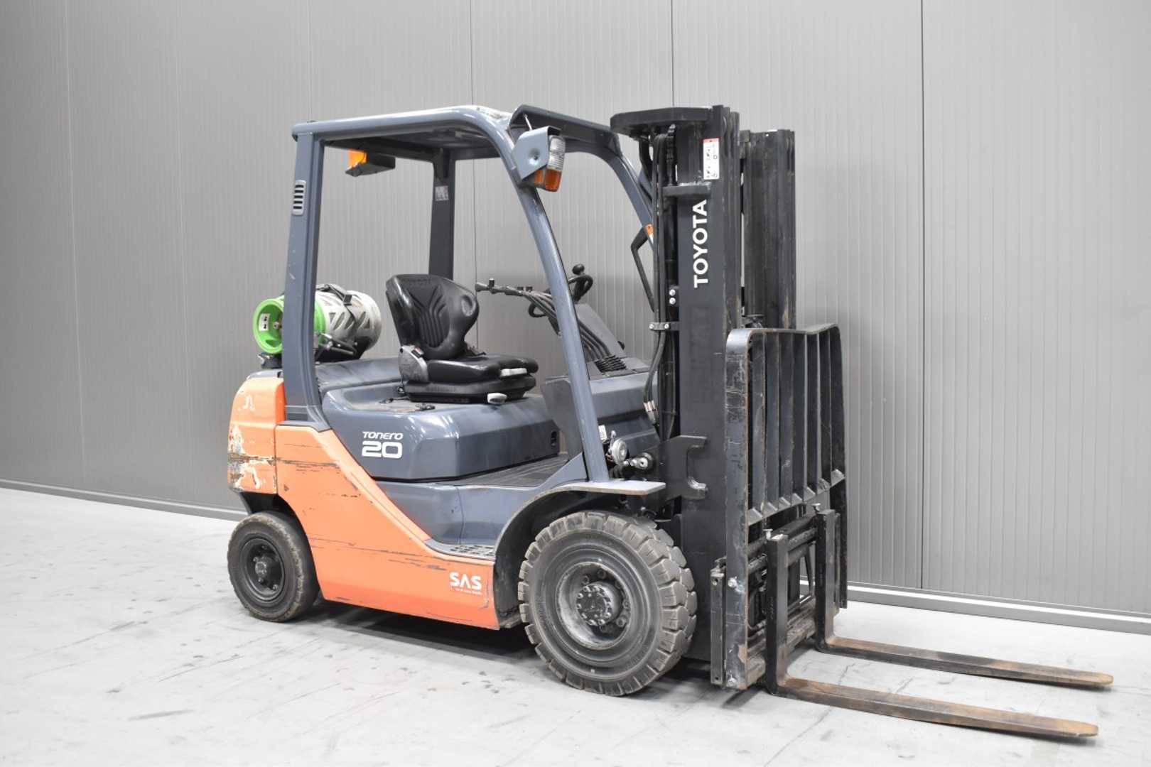 Használt targonca TOYOTA 02-8FGF20 /58286/ GAS VIERRADFRONTSTAPLER (13064092)