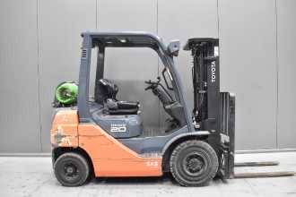 Használt targonca TOYOTA 02-8FGF20 /58286/ GAS VIERRADFRONTSTAPLER (13064092)