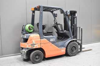 Használt targonca TOYOTA 02-8FGF20 /58286/ GAS VIERRADFRONTSTAPLER (13064092)