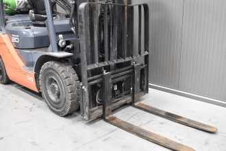 Használt targonca TOYOTA 02-8FGF20 /58286/ GAS VIERRADFRONTSTAPLER (13064092)