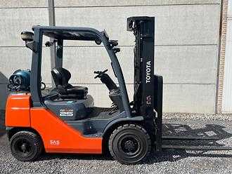 Használt targonca TOYOTA 02-8FGF25 GAS VIERRADFRONTSTAPLER (13071486)