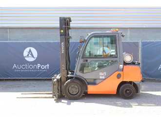Használt targonca TOYOTA 02-8FGF30 GAS VIERRADFRONTSTAPLER (13063415)