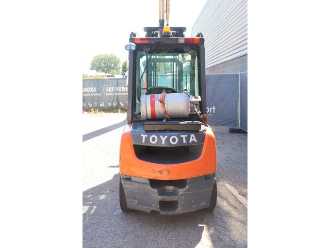 Használt targonca TOYOTA 02-8FGF30 GAS VIERRADFRONTSTAPLER (13063415)