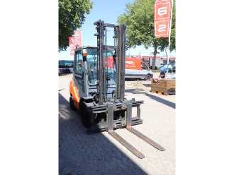 Használt targonca TOYOTA 02-8FGF30 GAS VIERRADFRONTSTAPLER (13063415)
