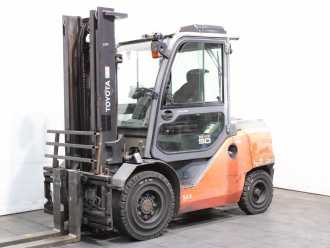 Használt targonca TOYOTA 40-8 FD 50 N DIESEL VIERRADFRONTSTAPLER (13064911) backdrop