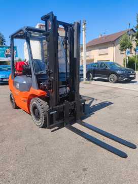 Használt targonca TOYOTA 42-7 FGF25 GAS VIERRADFRONTSTAPLER (13061408)