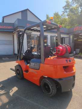 Használt targonca TOYOTA 42-7 FGF25 GAS VIERRADFRONTSTAPLER (13061408)