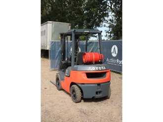 Használt targonca TOYOTA 42-7FGF25 GAS VIERRADFRONTSTAPLER (13065065)