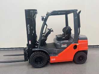 Használt targonca TOYOTA 52-8 FDF 25 DIESEL VIERRADFRONTSTAPLER (13071647)
