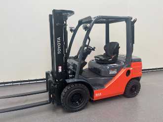 Használt targonca TOYOTA 52-8 FDF 25 DIESEL VIERRADFRONTSTAPLER (13073365)