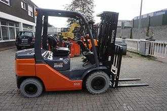 Használt targonca TOYOTA 52-8FDF25 - Neuware DIESEL VIERRADFRONTSTAPLER (12815343)