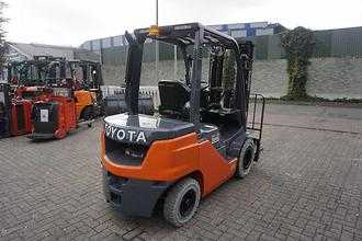 Használt targonca TOYOTA 52-8FDF25 - Neuware DIESEL VIERRADFRONTSTAPLER (12815343)