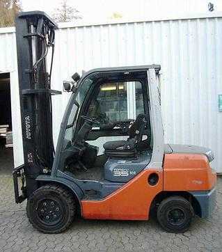 Használt targonca TOYOTA 52 8FDJF35 DIESEL VIERRADFRONTSTAPLER (12434658)