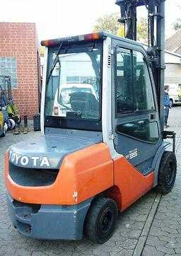 Használt targonca TOYOTA 52 8FDJF35 DIESEL VIERRADFRONTSTAPLER (12434658)