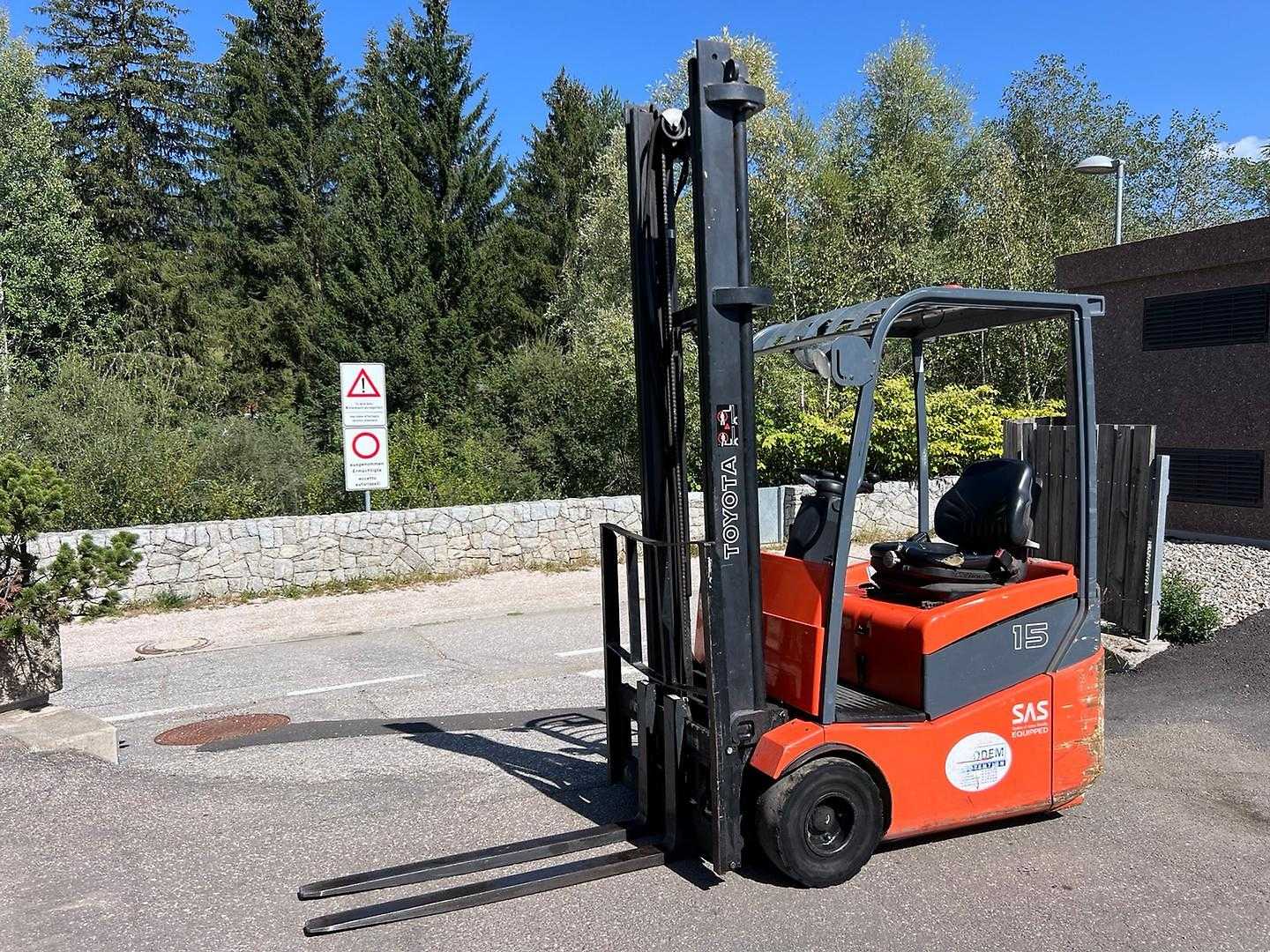 Használt targonca TOYOTA 7FBEST15 - 4510mm ELEKTRO DREIRADFRONTSTAPLER (13069375)