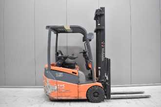 Használt targonca TOYOTA 7FBEST15 /59093/ ELEKTRO DREIRADFRONTSTAPLER (13073122)