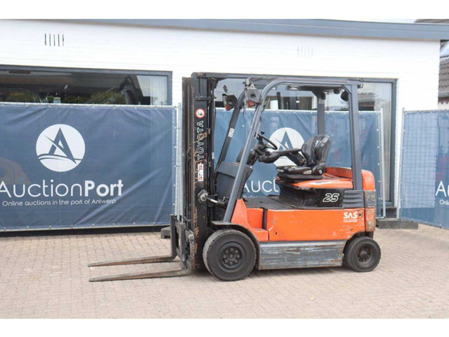 Használt targonca TOYOTA 7FBMF25 ELEKTRO VIERRADFRONTSTAPLER (13065060)