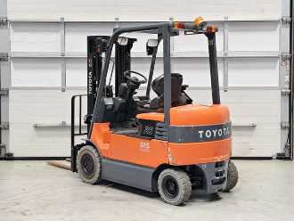 Használt targonca TOYOTA 7FBMF25 ELEKTRO VIERRADFRONTSTAPLER (13071520)