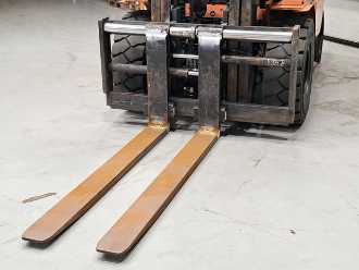 Használt targonca TOYOTA 7FDA50 DIESEL VIERRADFRONTSTAPLER (13053923)