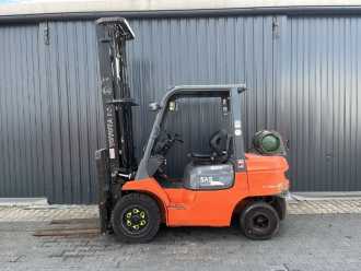 Használt targonca TOYOTA 7FGF30 GAS VIERRADFRONTSTAPLER (13060534)