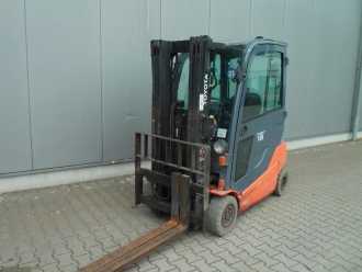 Használt targonca TOYOTA 8 FBMT 16 ELEKTRO VIERRADFRONTSTAPLER (13076418)