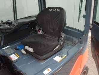 Használt targonca TOYOTA 8 FBMT 18 ELEKTRO VIERRADFRONTSTAPLER (13076415)