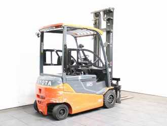 Használt targonca TOYOTA 8 FBMT 30 ELEKTRO VIERRADFRONTSTAPLER (13045053)