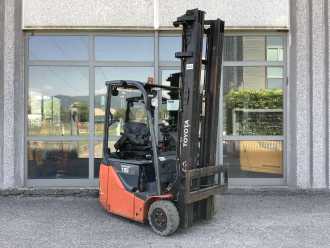 Használt targonca TOYOTA 8FBE15T ELEKTRO DREIRADFRONTSTAPLER (12800944) backdrop