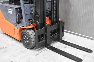Használt targonca TOYOTA 8FBE16T /58264/ ELEKTRO DREIRADFRONTSTAPLER (13065586)