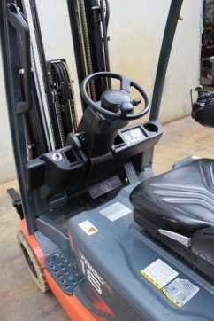 Használt targonca TOYOTA 8FBE16T ELEKTRO DREIRADFRONTSTAPLER (13065194)
