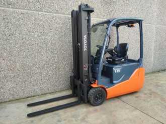 Használt targonca TOYOTA 8FBE16T ELEKTRO DREIRADFRONTSTAPLER (13075200) backdrop