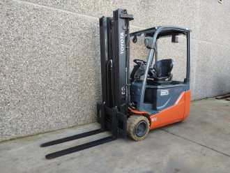 Használt targonca TOYOTA 8FBE20T ELEKTRO DREIRADFRONTSTAPLER (12917585) backdrop