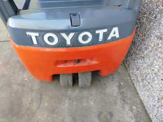 Használt targonca TOYOTA 8FBE20T ELEKTRO DREIRADFRONTSTAPLER (12917585)